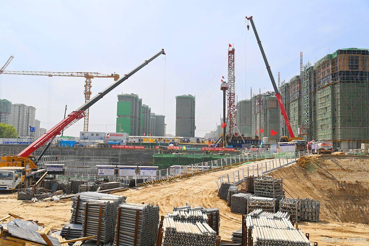 深圳軌道建設工程項目工地施工機械應用與安全管理探究